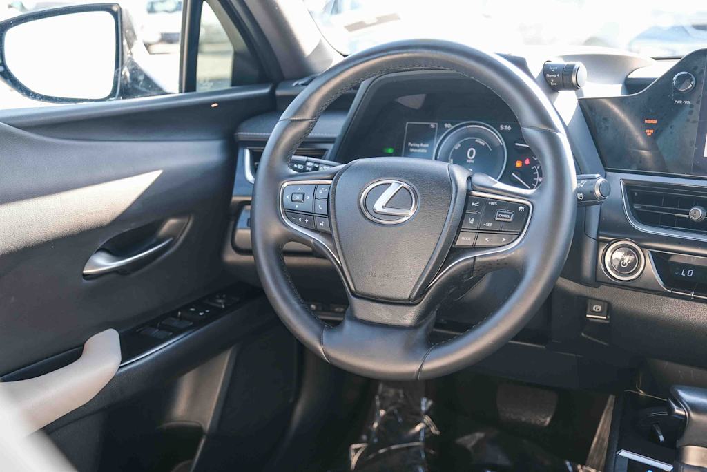 Thumbnail: 2023 Lexus UX - 7