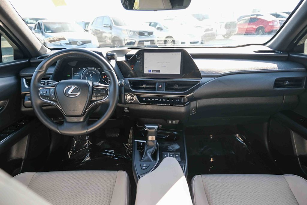 Thumbnail: 2023 Lexus UX - 2
