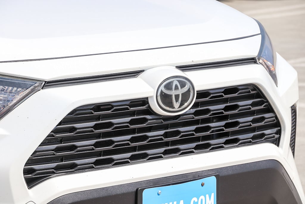 Thumbnail: 2019 Toyota RAV4 - 6