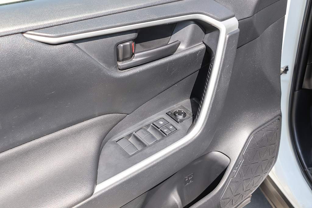 Thumbnail: 2019 Toyota RAV4 - 24