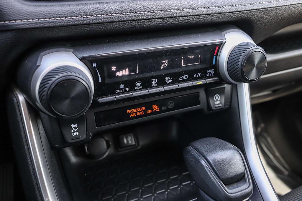 Thumbnail: 2019 Toyota RAV4 - 25