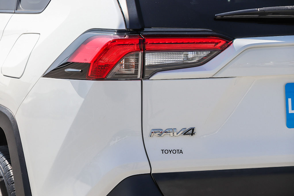 Thumbnail: 2019 Toyota RAV4 - 21