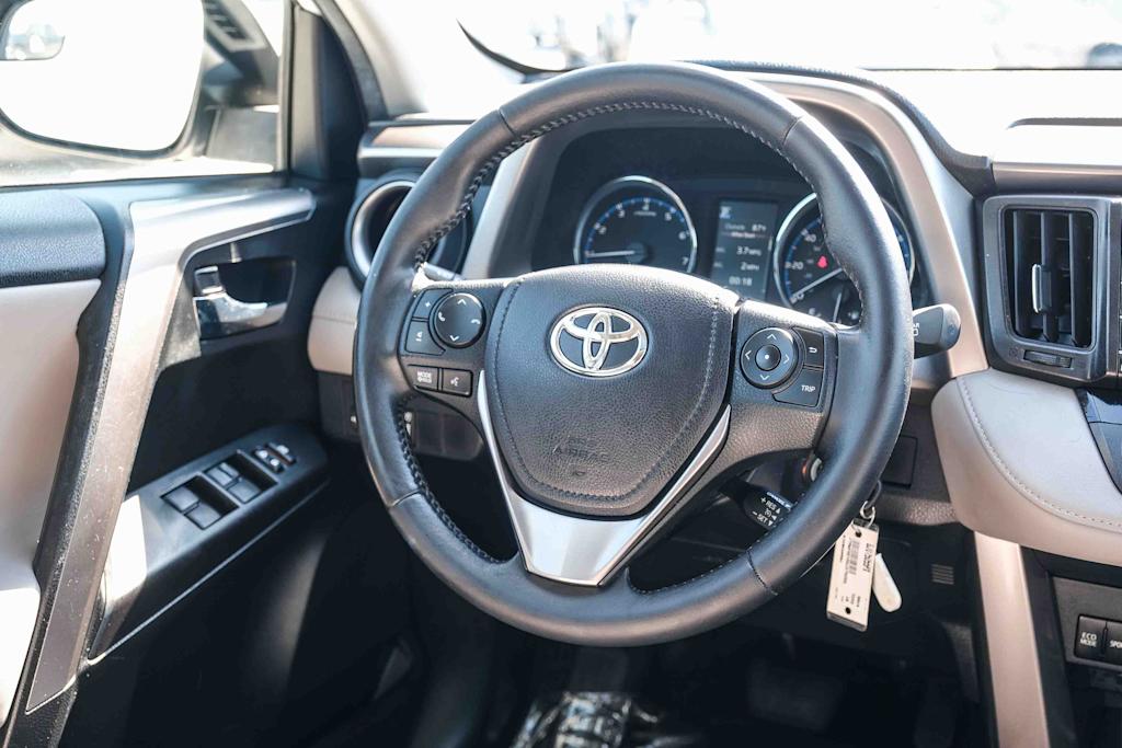 Thumbnail: 2016 Toyota RAV4 - 9
