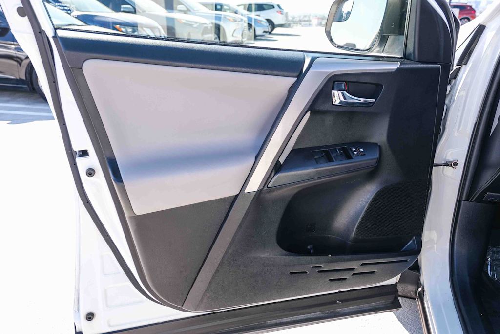 Thumbnail: 2016 Toyota RAV4 - 26