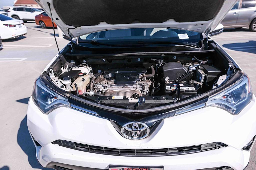 Thumbnail: 2016 Toyota RAV4 - 8