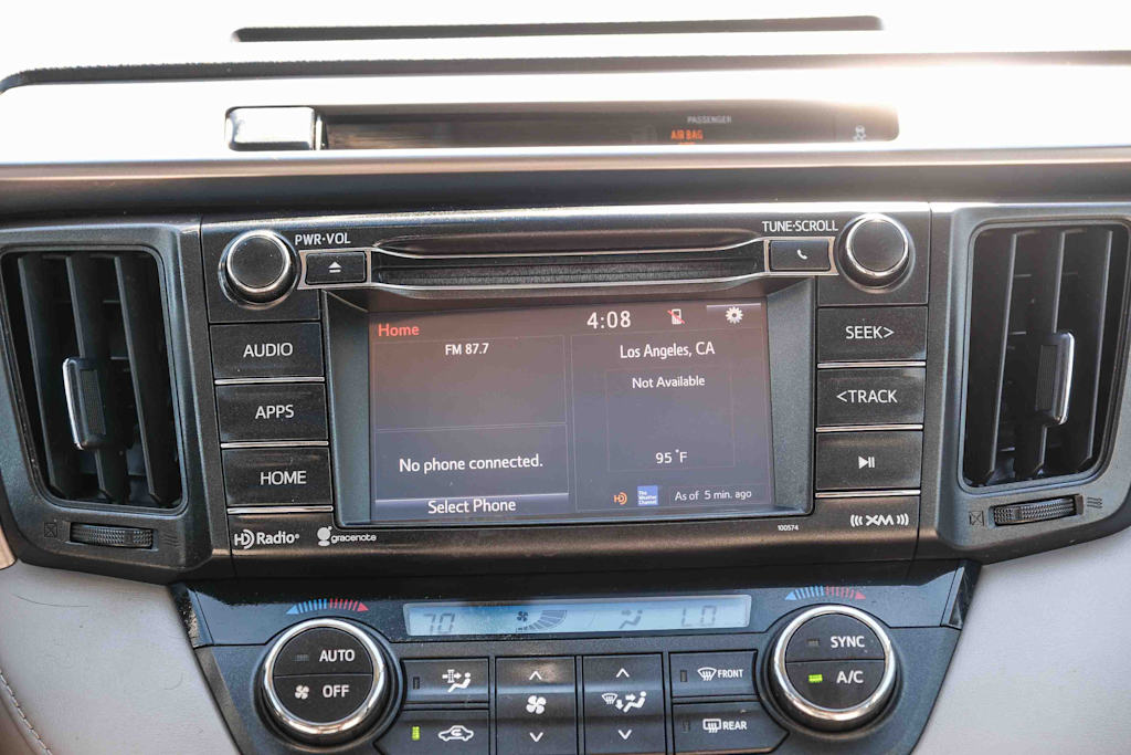 Thumbnail: 2016 Toyota RAV4 - 24