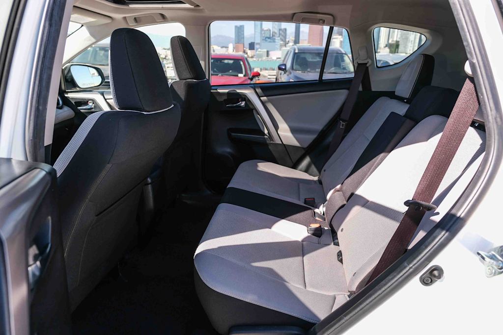 Thumbnail: 2016 Toyota RAV4 - 12