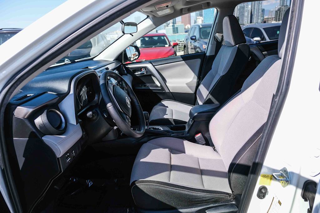 Thumbnail: 2016 Toyota RAV4 - 11