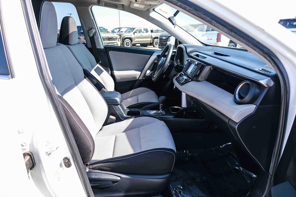 Thumbnail: 2016 Toyota RAV4 - 10