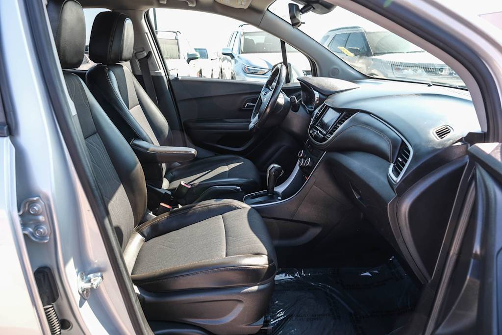 Thumbnail: 2022 Chevrolet Trax - 9