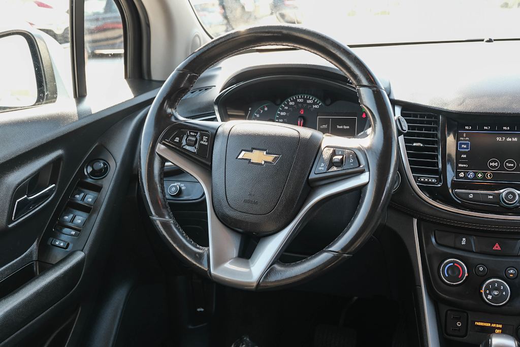 Thumbnail: 2022 Chevrolet Trax - 8