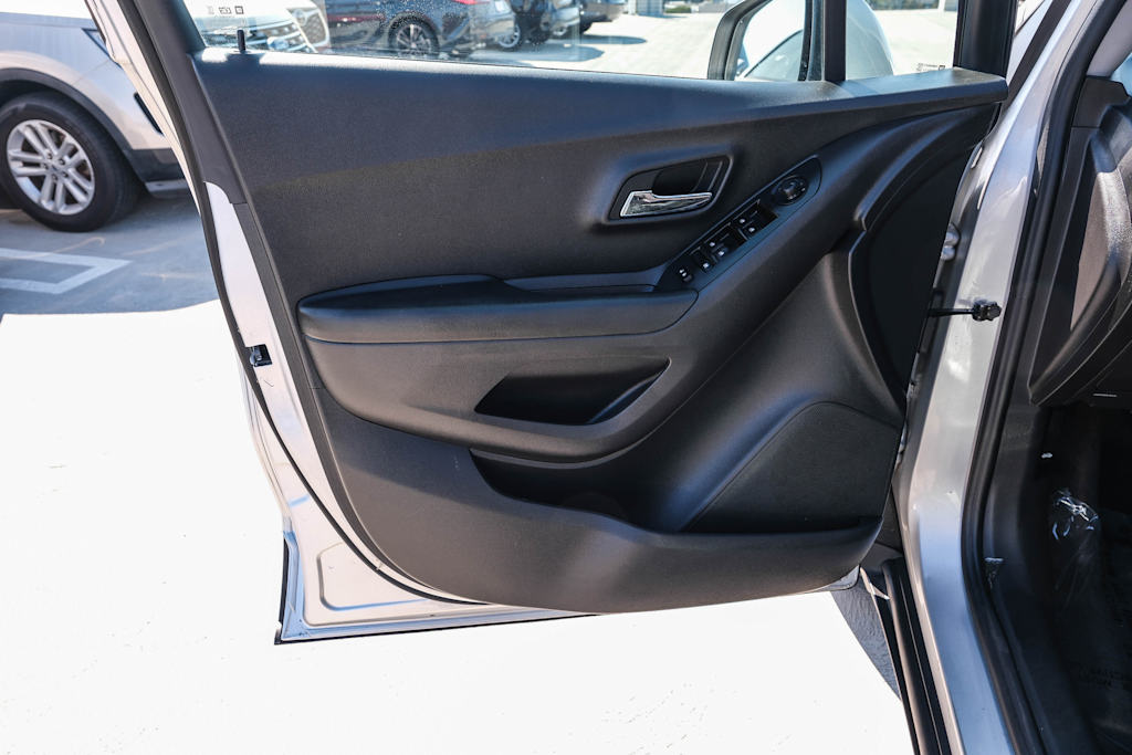Thumbnail: 2022 Chevrolet Trax - 25