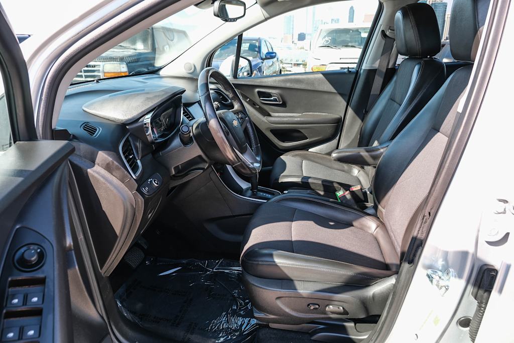 Thumbnail: 2022 Chevrolet Trax - 10