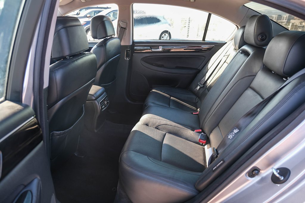 Thumbnail: 2013 Hyundai Genesis - 12