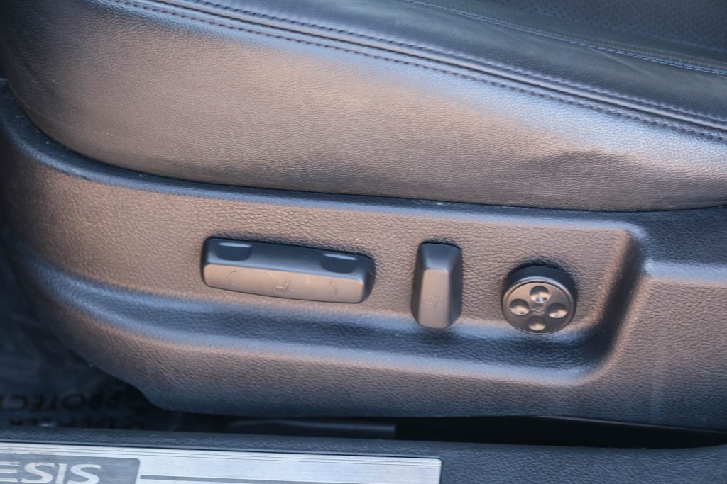 Thumbnail: 2013 Hyundai Genesis - 27