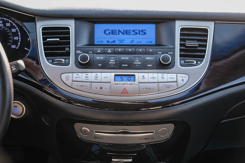 Thumbnail: 2013 Hyundai Genesis - 13