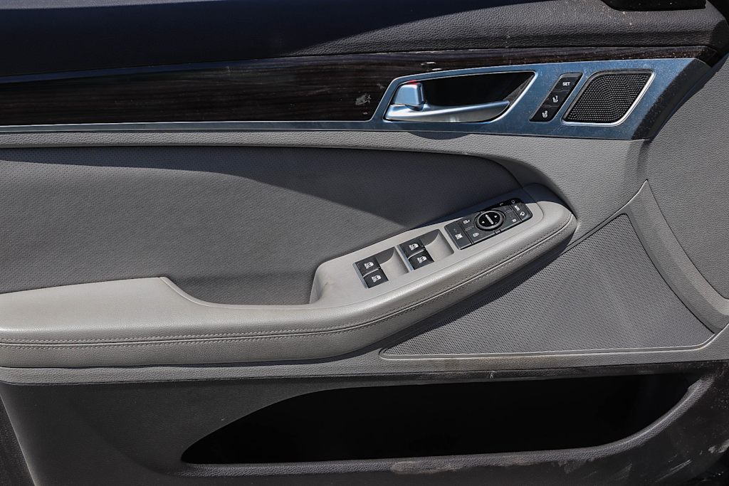 Thumbnail: 2018 Genesis G80 - 20