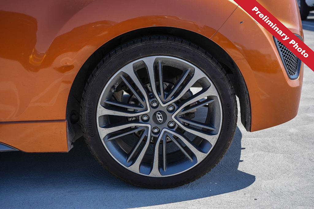 Thumbnail: 2016 Hyundai Veloster - 6