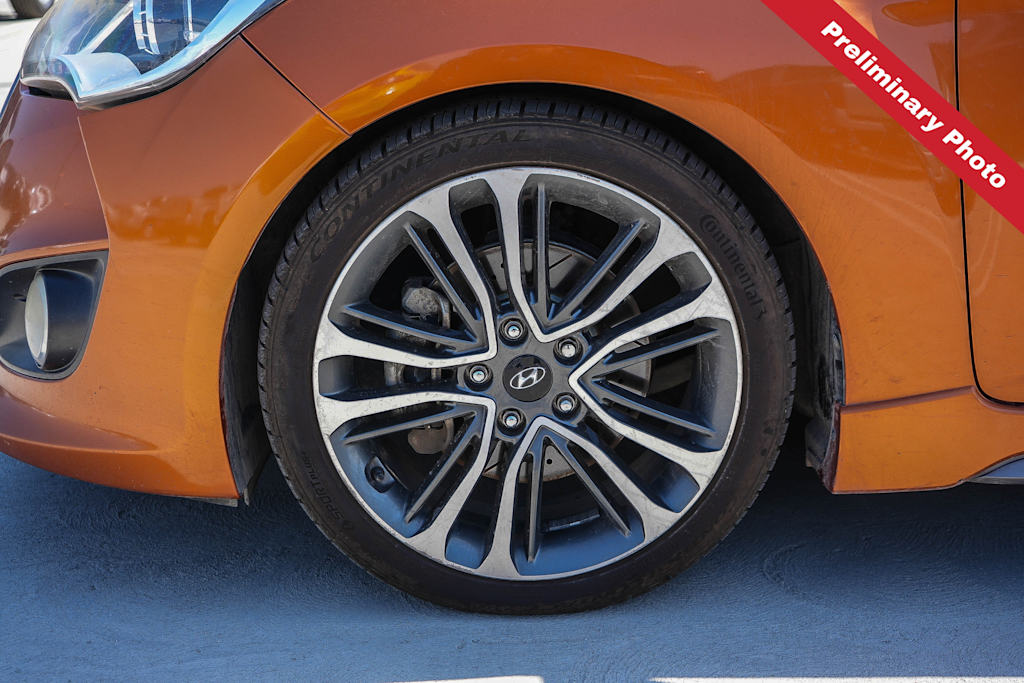 Thumbnail: 2016 Hyundai Veloster - 19