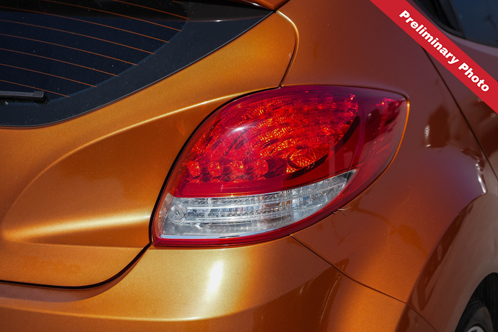 Thumbnail: 2016 Hyundai Veloster - 18
