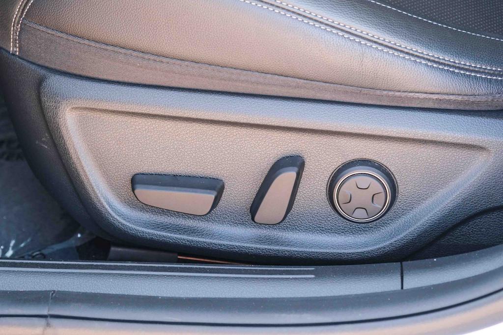Thumbnail: 2023 Genesis G70 - 28