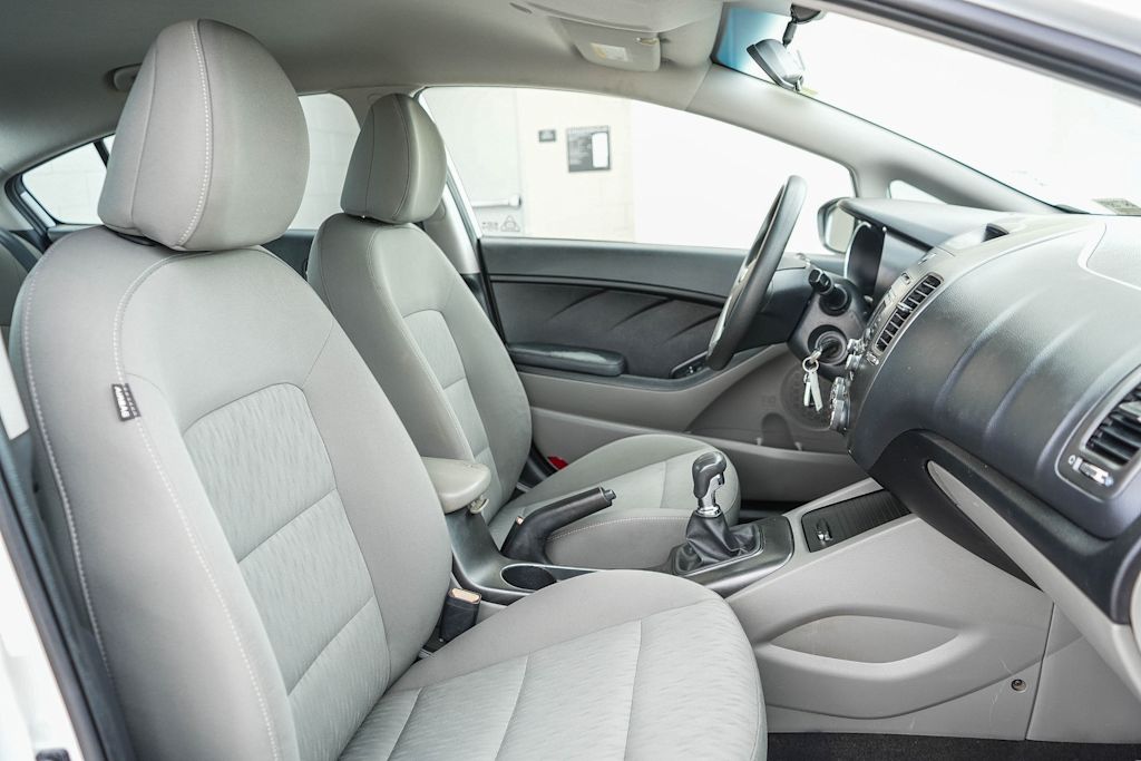 Thumbnail: 2016 Kia Forte - 9