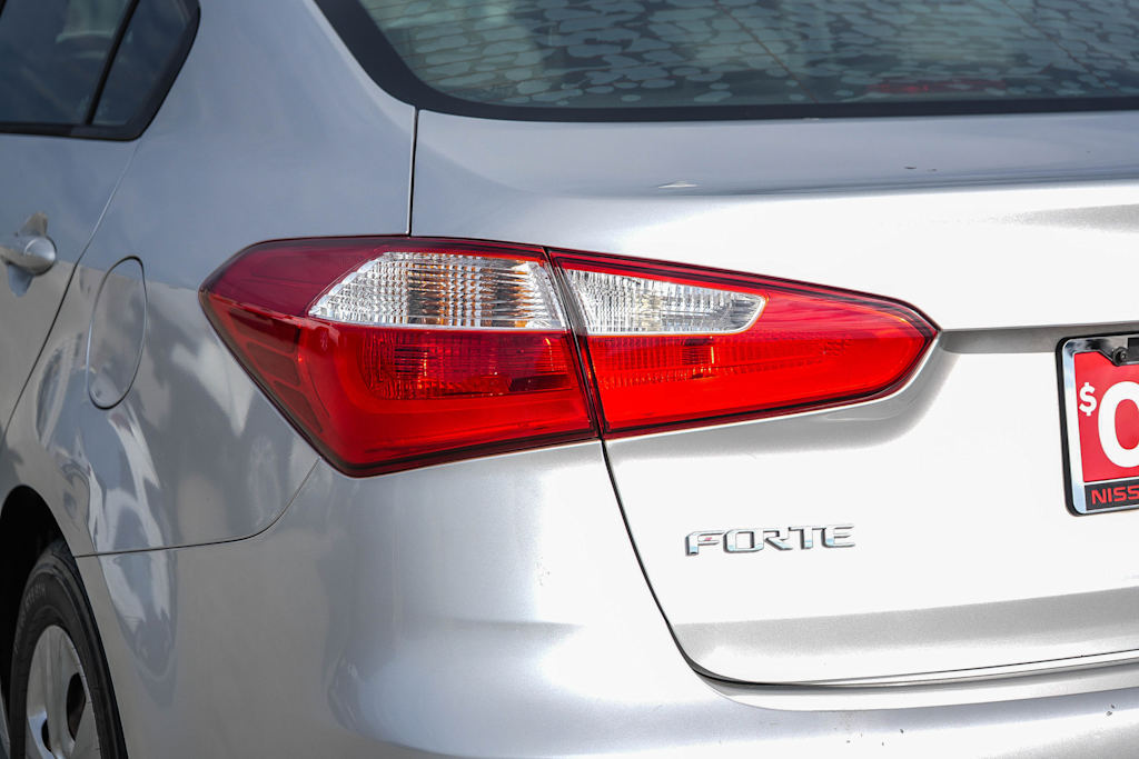 Thumbnail: 2016 Kia Forte - 23