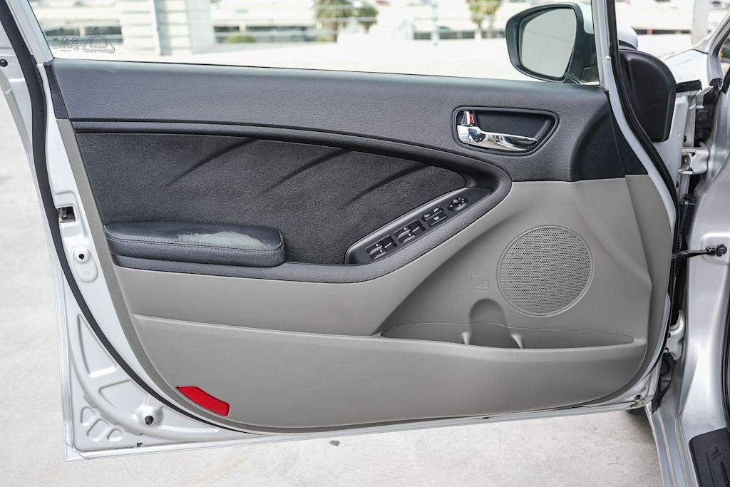Thumbnail: 2016 Kia Forte - 26