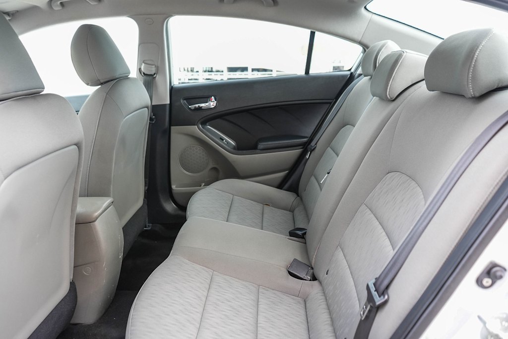 Thumbnail: 2016 Kia Forte - 11