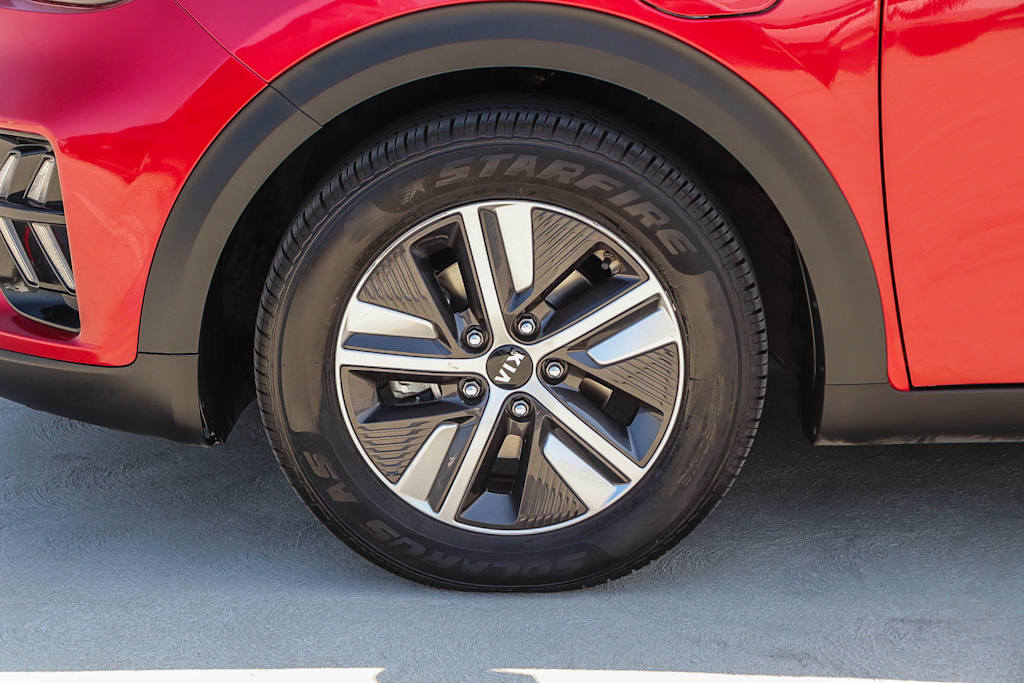 Thumbnail: 2020 Kia Niro - 7