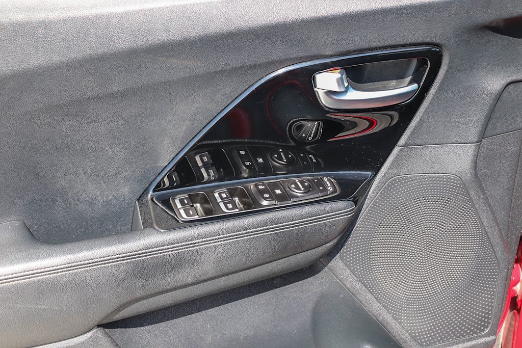 Thumbnail: 2020 Kia Niro - 25