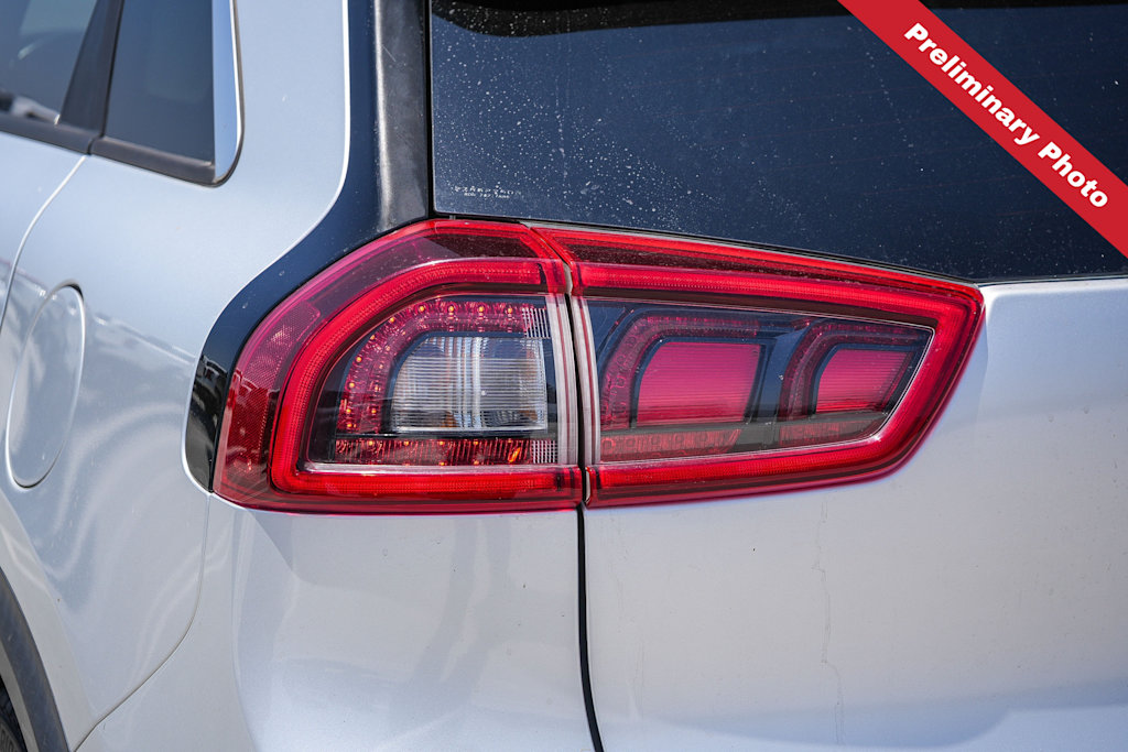 Thumbnail: 2017 Kia Niro - 17