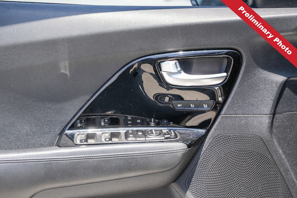 Thumbnail: 2017 Kia Niro - 19