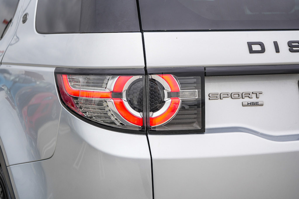 Thumbnail: 2019 Land Rover Discovery Sport - 17