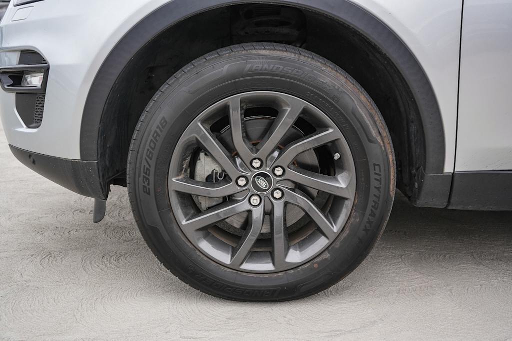 Thumbnail: 2019 Land Rover Discovery Sport - 18