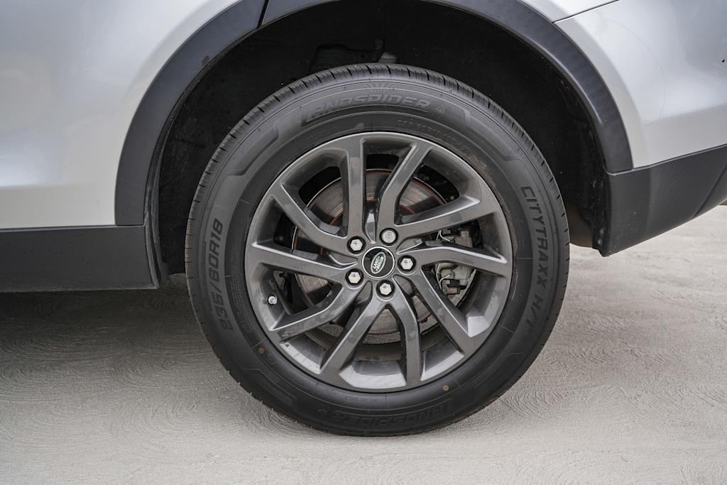 Thumbnail: 2019 Land Rover Discovery Sport - 7
