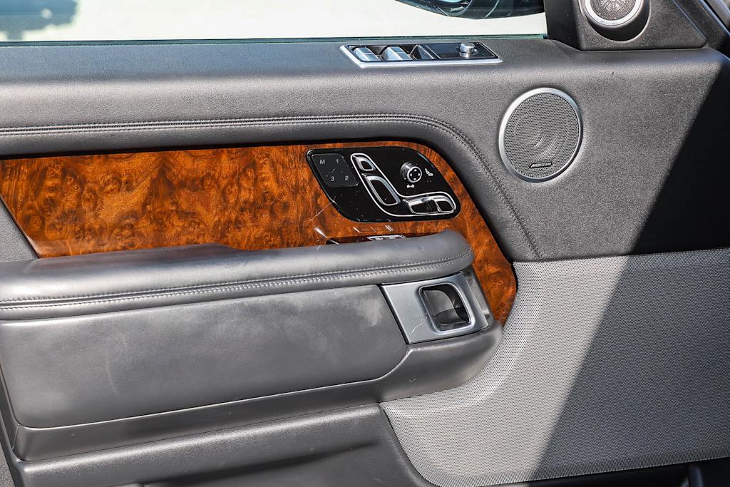 Thumbnail: 2021 Land Rover Range Rover - 22