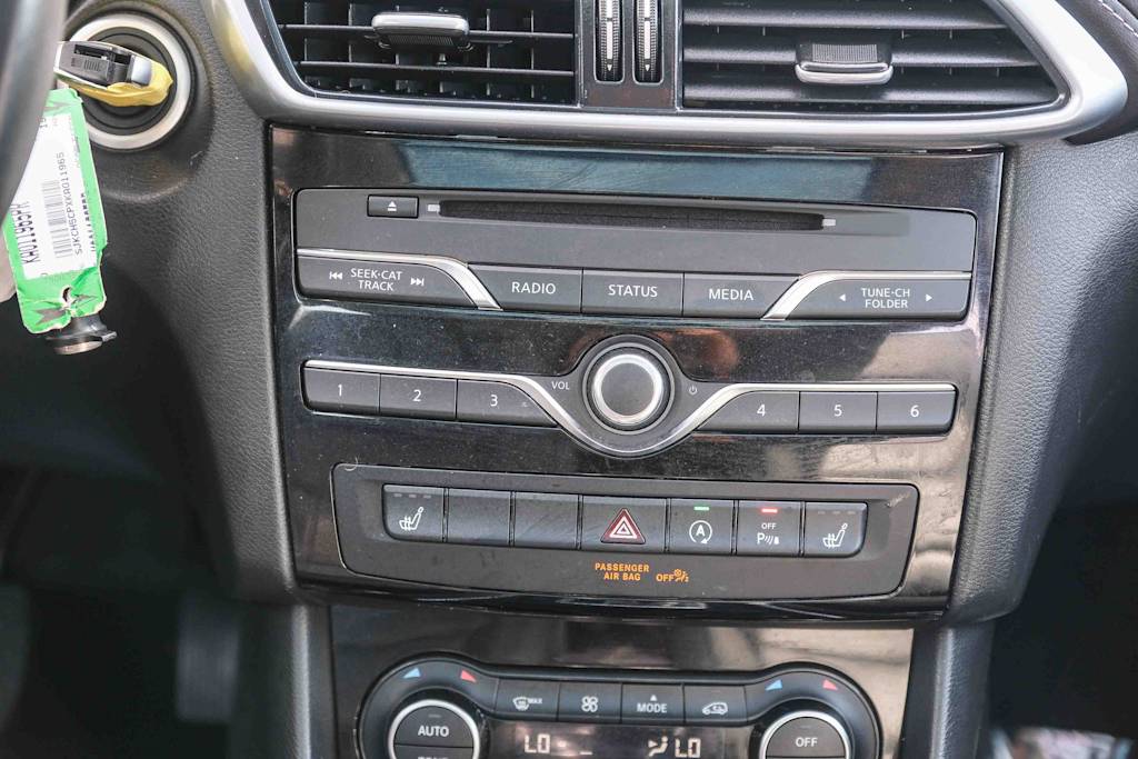 Thumbnail: 2019 INFINITI QX30 - 19