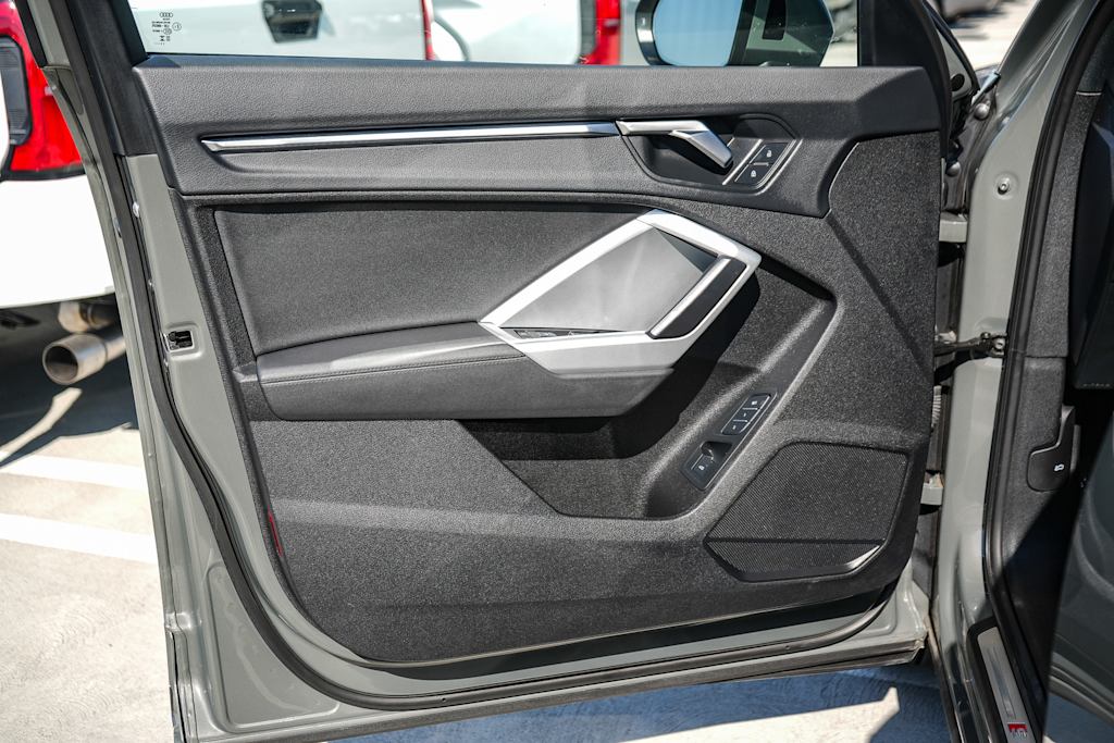 Thumbnail: 2024 Audi Q3 - 25