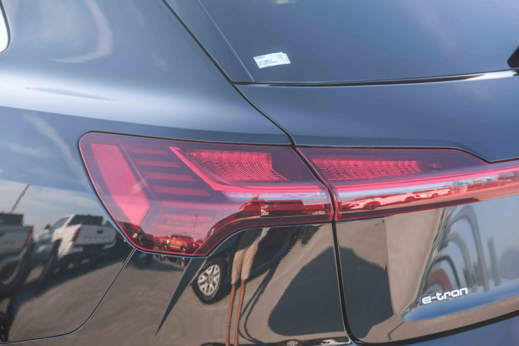 Thumbnail: 2023 Audi e-tron - 18