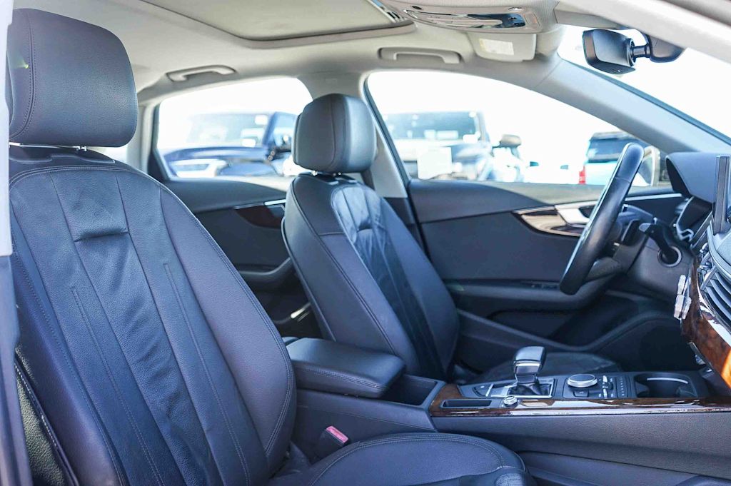Thumbnail: 2019 Audi A4 - 10