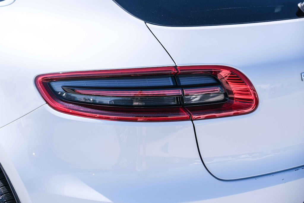 Thumbnail: 2018 Porsche Macan - 18