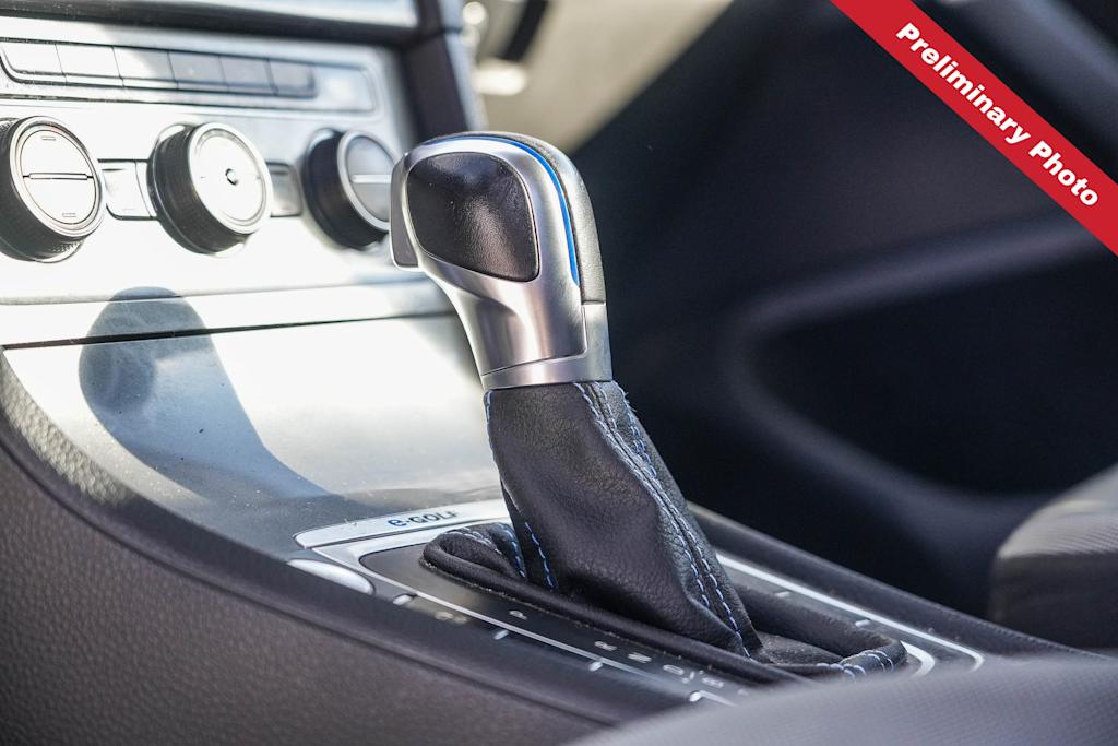 Thumbnail: 2016 Volkswagen e-Golf - 21