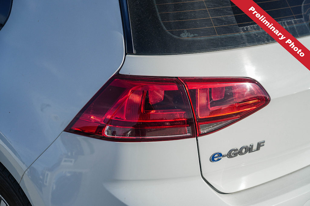 Thumbnail: 2016 Volkswagen e-Golf - 18