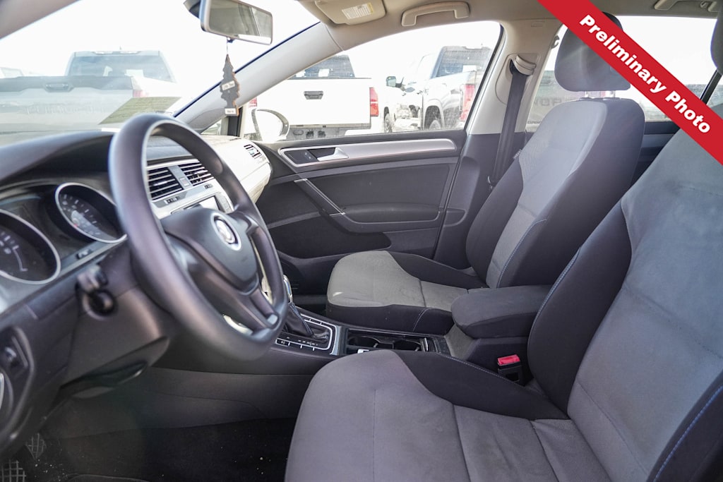 Thumbnail: 2016 Volkswagen e-Golf - 8