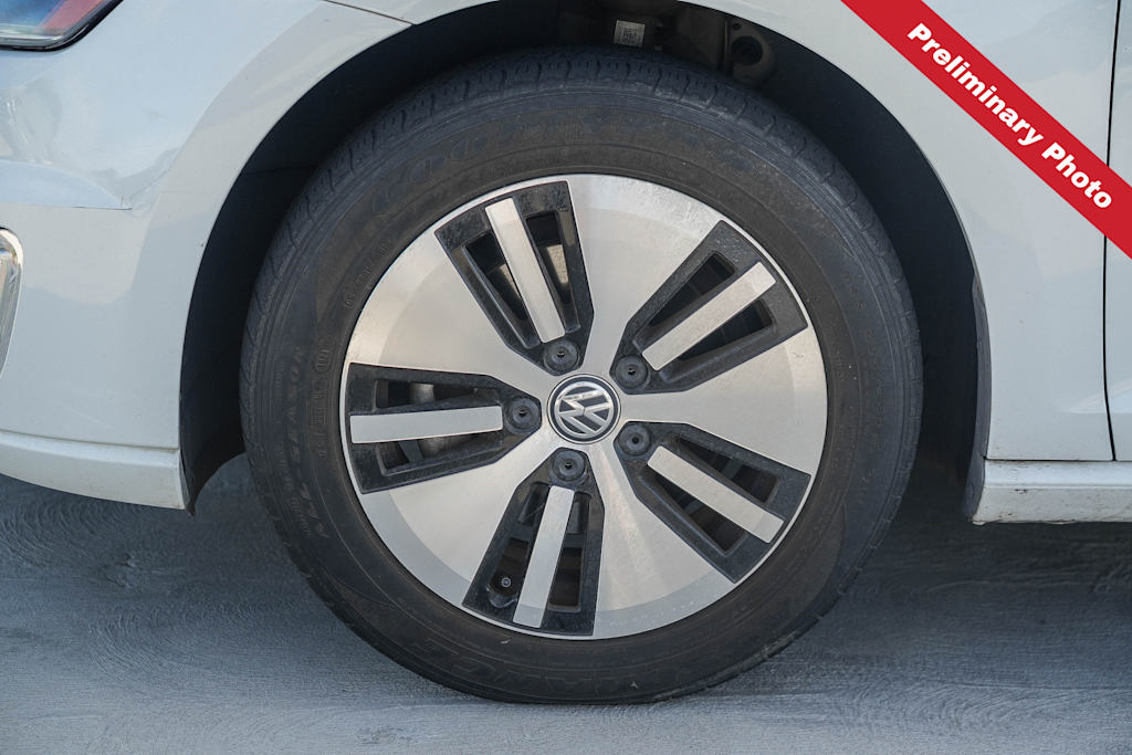 Thumbnail: 2016 Volkswagen e-Golf - 20