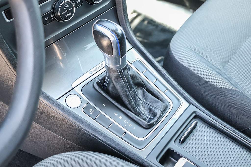 Thumbnail: 2016 Volkswagen e-Golf - 14