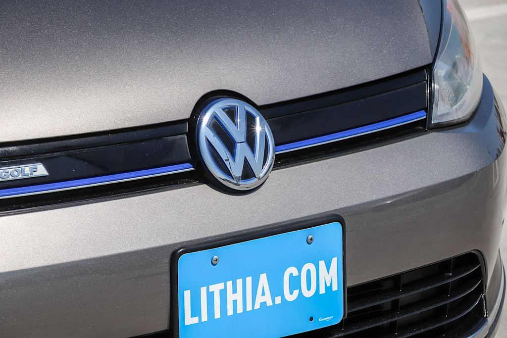 Thumbnail: 2016 Volkswagen e-Golf - 17