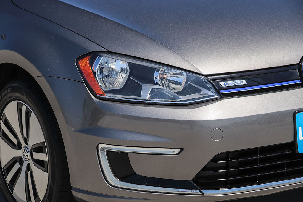 Thumbnail: 2016 Volkswagen e-Golf - 19