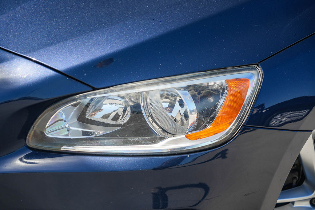 Thumbnail: 2015 Volvo S60 - 17